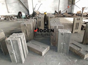 面對板錘問題鑄造廠家應該怎么解決？